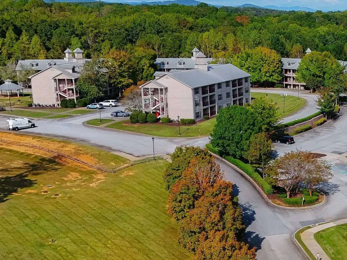 Drone photo of the three story resort lodges at Apple Mountain with mountains behind them